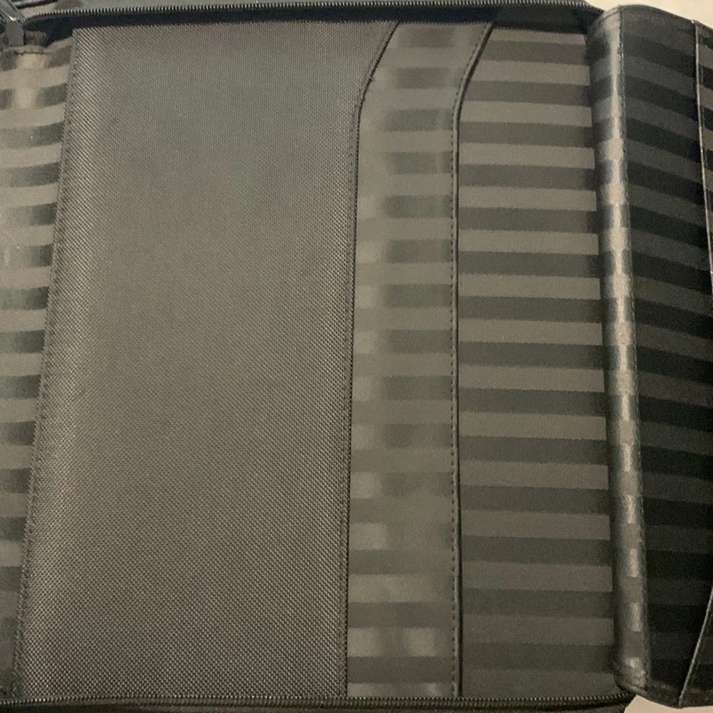 Leeds Zippered Portfolio